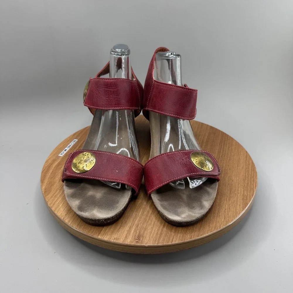 Taos Wedge Sandals‎ 42 Red Leather Boho Comfort Cork Heel Medallion 5061